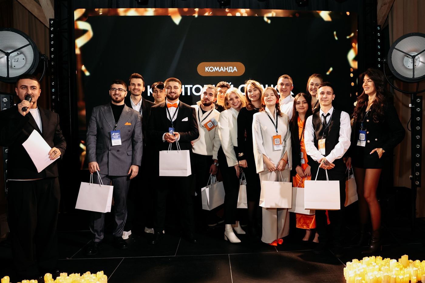 Команда-победитель с подарками